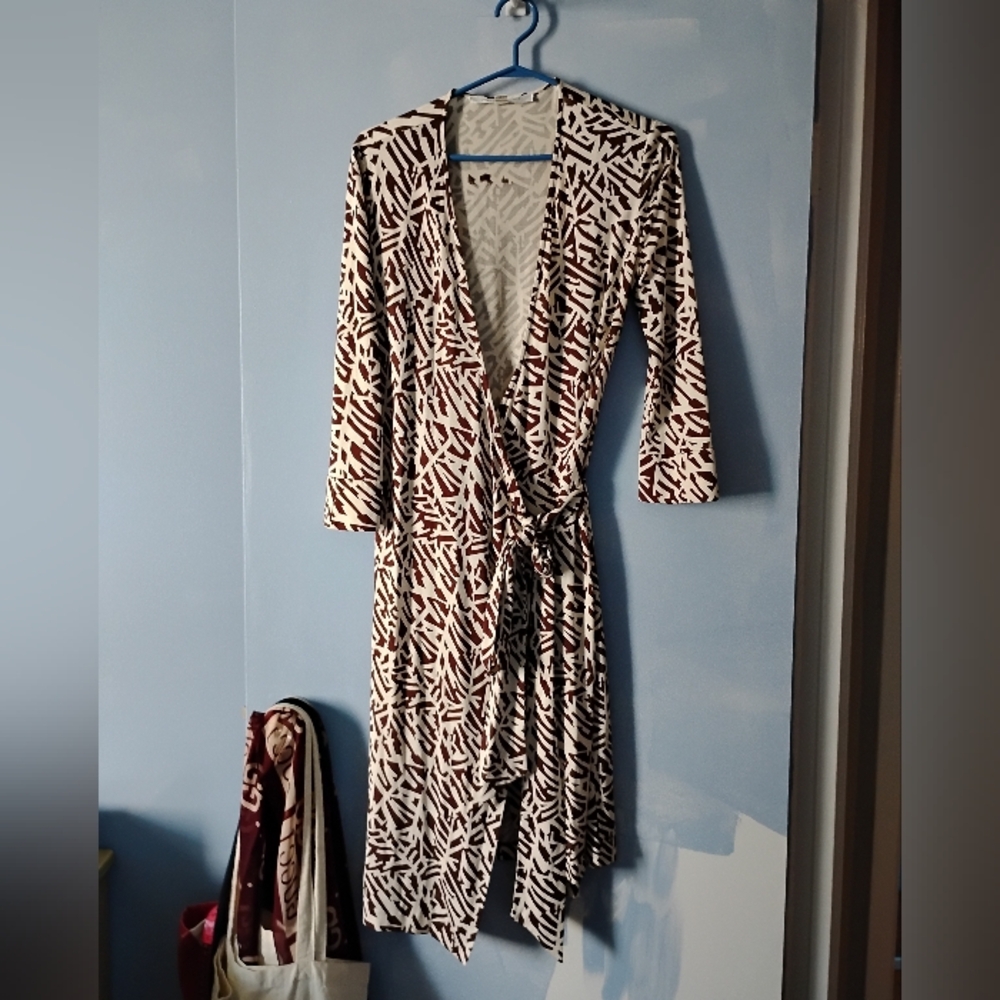 DVF Diane Von Furstenberg Julian Brown + Cream Silk Jersey Wrap Dress 8
